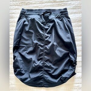 Indyeva Canadian sporty black knee length skirt size medium